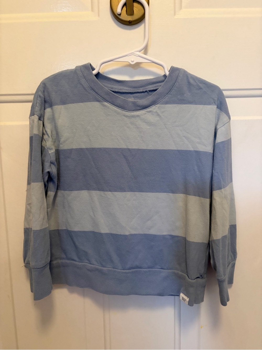 GAP Men's Light and Medium Blue Wide-Stripe Crewneck